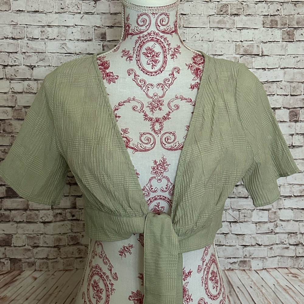 4th & Reckless Sage Green Wrap Top Size L